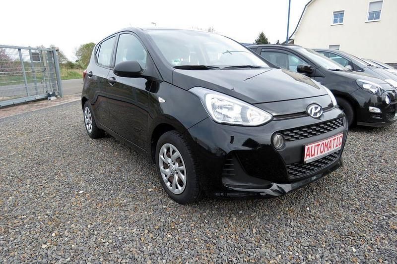 Gebraucht Hyundai i10 Select 67 PS (49 kW) 2019 Schwarz Kleinwagen