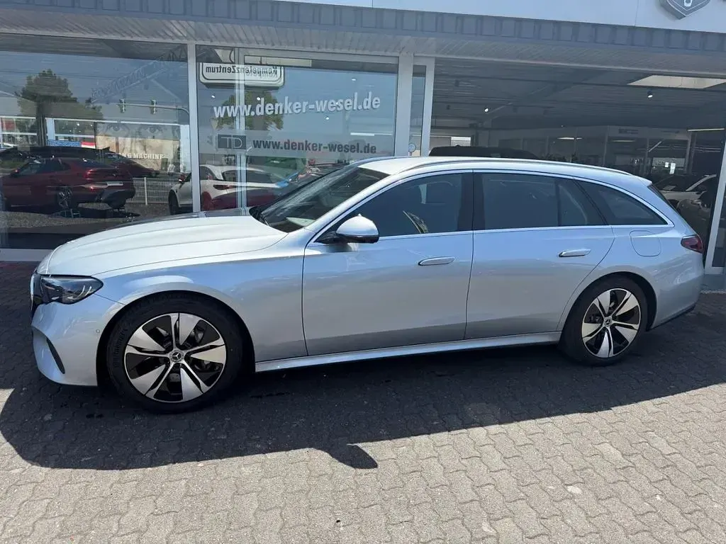 Gebraucht Mercedes E300 313 PS (230 kW) 2024 Hightechsilber metallic Kombi