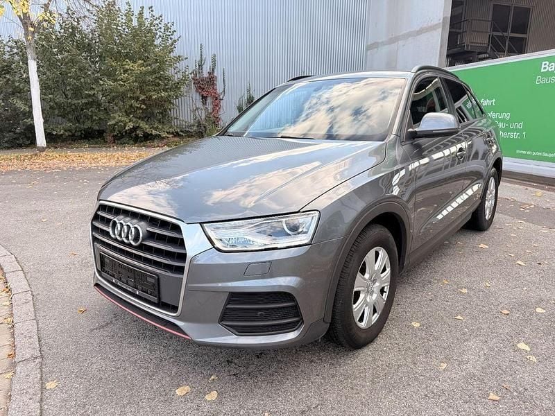 Grau Gebraucht 2015 Audi Q3 Basis SUV | 9.490 € (Fairer Preis) - Bild 1/4