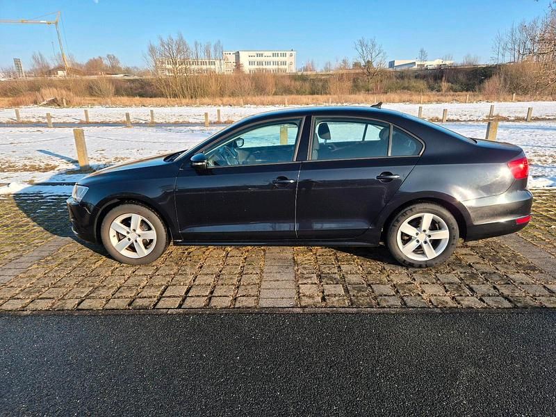 Gebraucht VW Jetta Comfortline 105 PS (77 kW) 2011 Schwarz Limousine