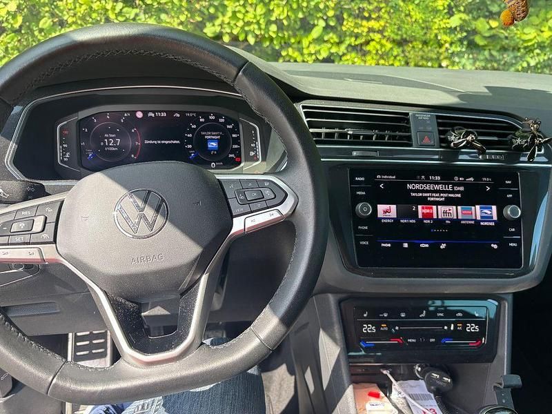 Blau Gebraucht 2021 VW Tiguan Active SUV | 22.000 € (Fairer Preis) - Bild 1/4