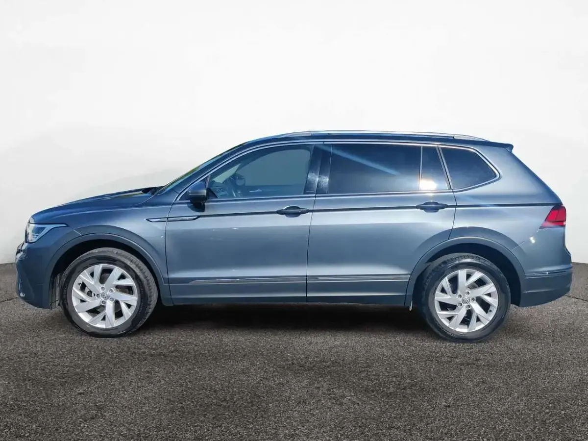 Gebraucht VW Tiguan Allspace Life 150 PS (110 kW) 2022 Grau SUV