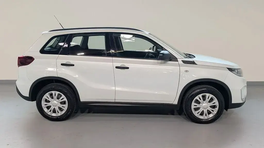 Gebraucht Suzuki Vitara Club 129 PS (94 kW) 2024 Weiß SUV