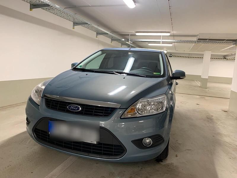 Blau Gebraucht 2009 Ford Focus Limousine | 3.900 € (Fairer Preis) - Bild 1/4