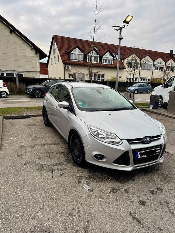 Gebraucht Ford Focus 125 PS (91 kW) 2012 Silber Limousine