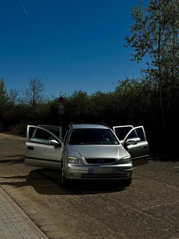 Gebraucht Opel Astra 101 PS (74 kW) 2000 Silber Kombi