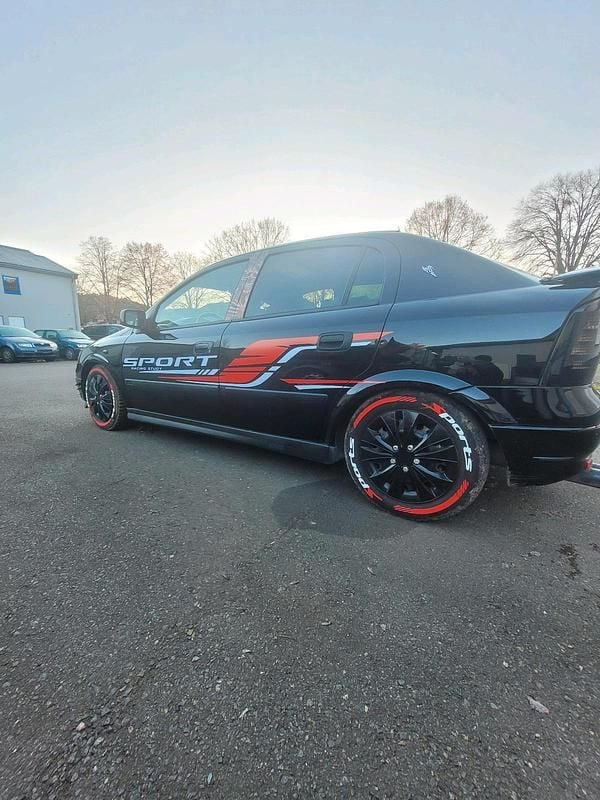 Gebraucht Opel Astra 116 PS (85 kW) 2000 Schwarz Limousine