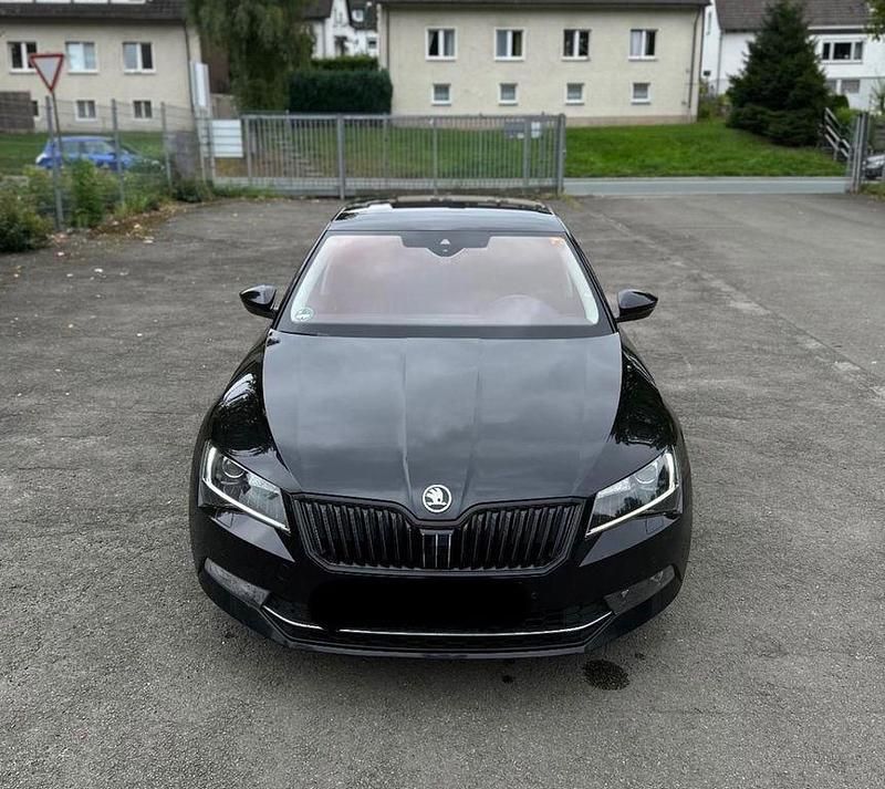 Schwarz Gebraucht 2015 Skoda Superb Ambition Limousine | 16.500 € (Etwas zu teuer) - Bild 1/4