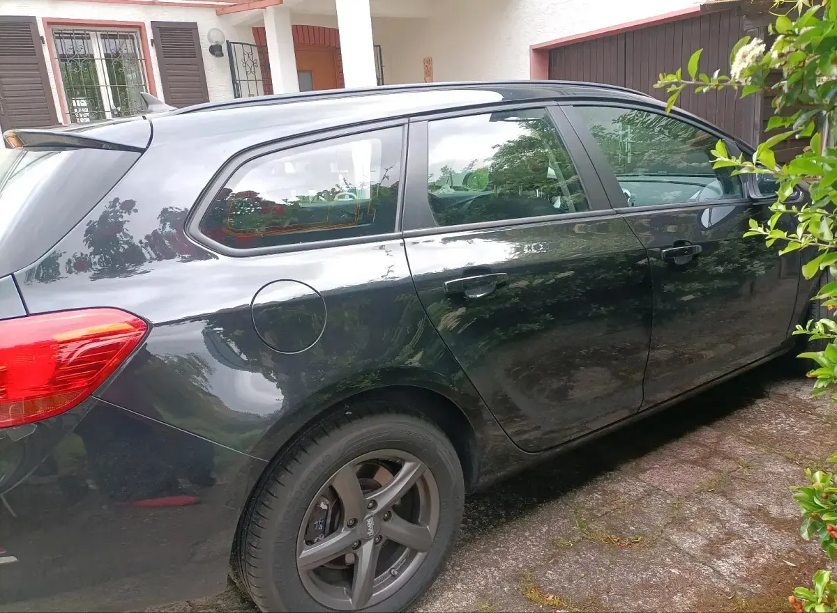 Gebraucht Opel Astra 110 PS (80 kW) 2016 Schwarz Kombi
