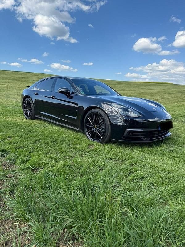 Schwarz Gebraucht 2019 Porsche Panamera 4S Limousine | 75.999 € (Teuer) - Bild 1/4