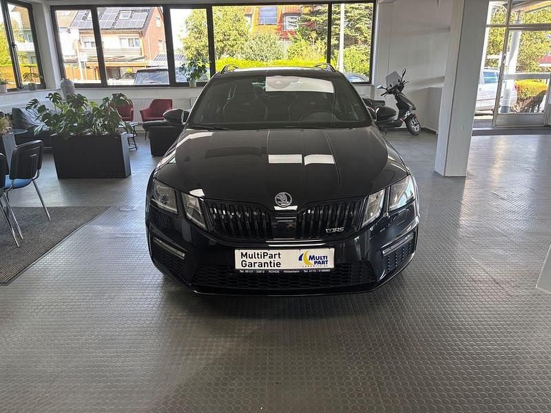 Schwarz Gebraucht 2020 Skoda Octavia RS Kombi | 25.990 € (Superpreis) - Bild 1/4
