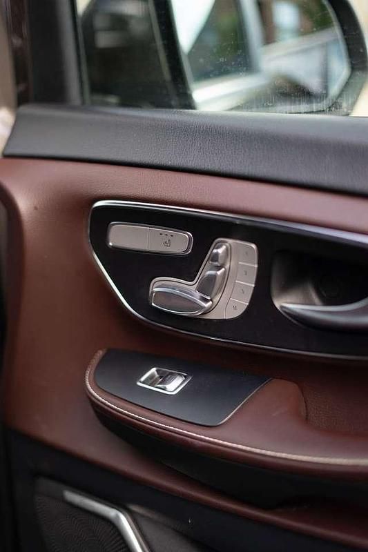 Gebraucht Mercedes V250 Avantgarde Edition 190 PS (139 kW) 2016 Braun Van / Kleinbus