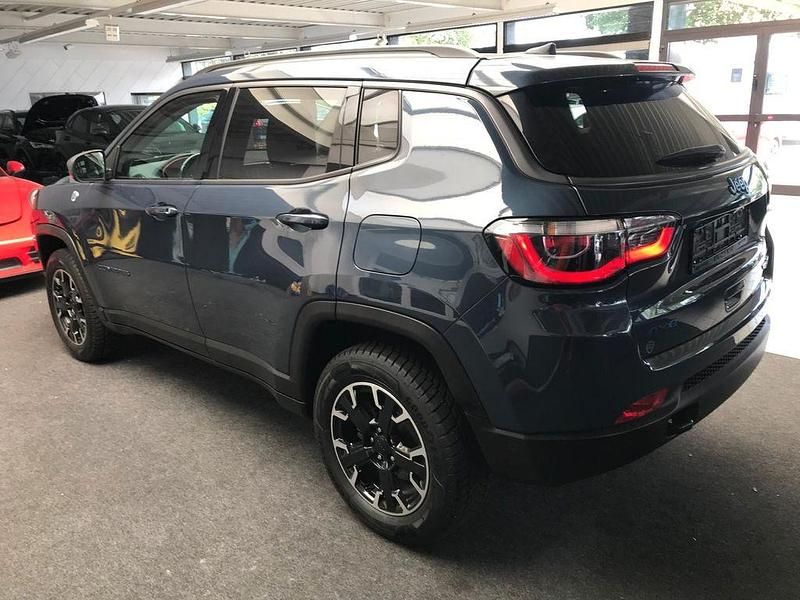 Gebraucht Jeep Compass Trailhawk 179 PS (131 kW) 2021 Blau SUV