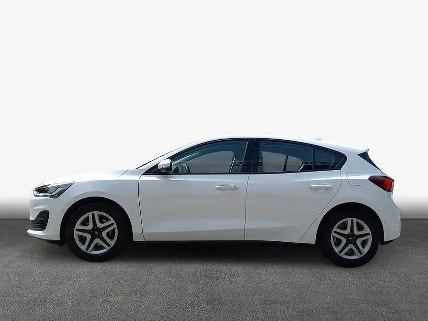 Gebraucht Ford Focus Cool & Connect 125 PS (91 kW) 2022 Frozen white Limousine