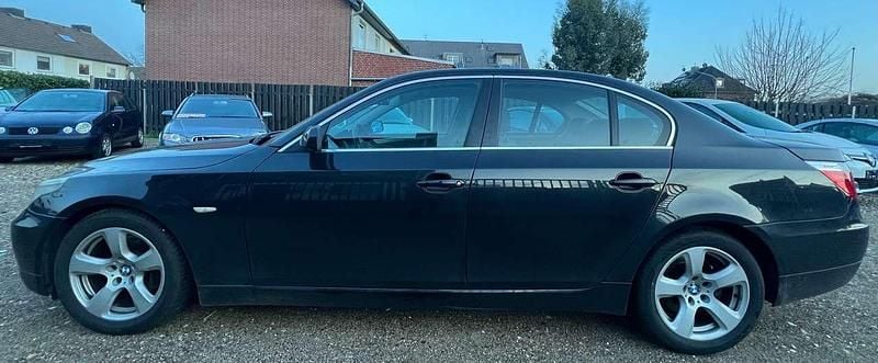 Gebraucht BMW 523 190 PS (139 kW) 2007 Black sapphire metallic Limousine