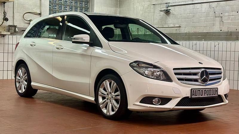 Weiß Gebraucht 2014 Mercedes B180 Van / Kleinbus | 9.950 € (Fairer Preis) - Bild 1/4