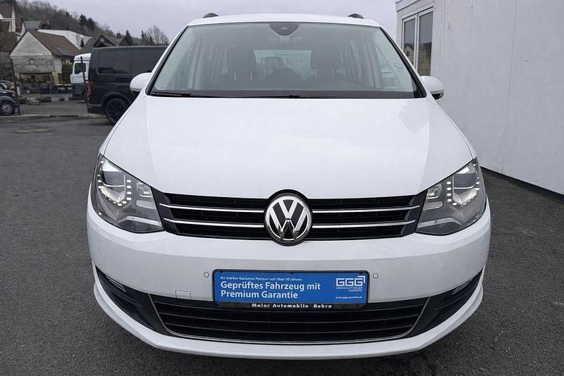 Gebraucht VW Sharan Comfortline 150 PS (110 kW) 2015 Pure white Van / Kleinbus