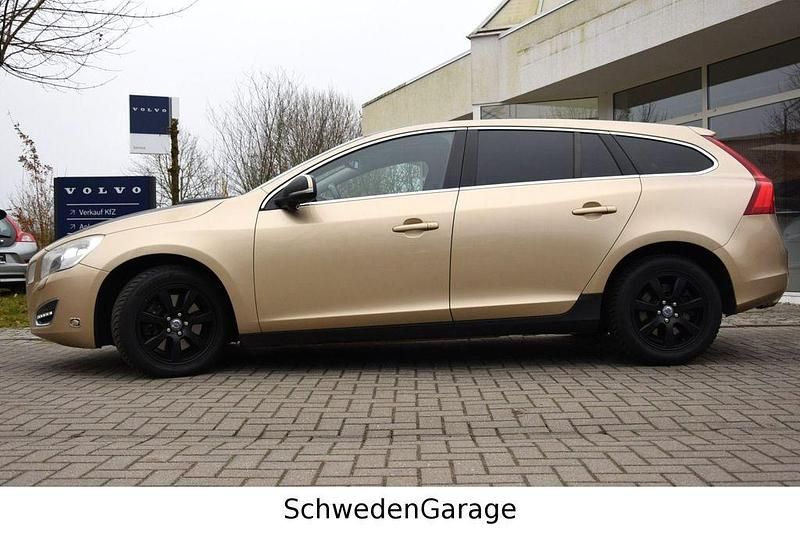 Gebraucht Volvo V60 Summum 330 PS (242 kW) 2011 Gold Kombi