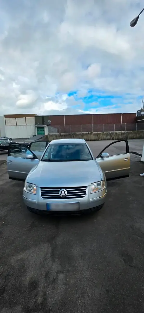 Gebraucht VW Passat 131 PS (96 kW) 2002 Grau Limousine