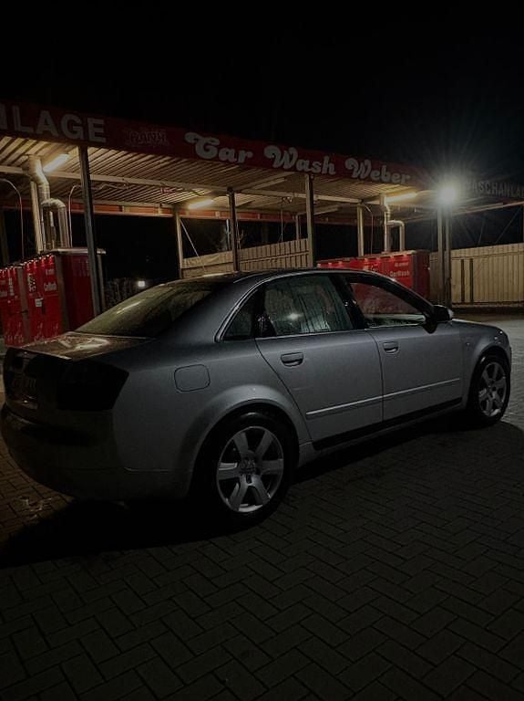 Second-hand Audi A4 131 CP (96 kW) 2000 Argintiu Berlinǎ