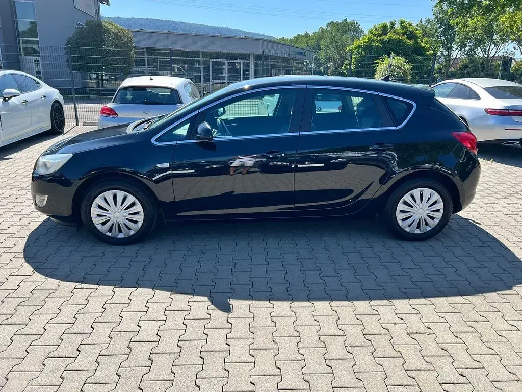 Gebraucht Opel Astra Cosmo 116 PS (85 kW) 2010 Schwarz Limousine