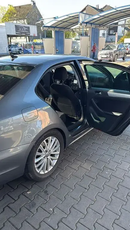 Gebraucht VW Jetta Match 105 PS (77 kW) 2013 Grau Limousine