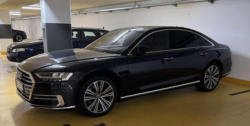Blau Gebraucht 2018 Audi A8 Limousine | 36.900 € (Guter Preis) - Bild 1/4