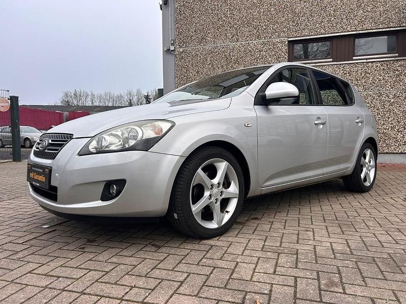 Gebraucht Kia Ceed 143 PS (105 kW) 2009 Silber Kleinwagen