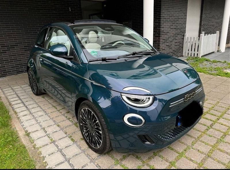 Blau Gebraucht 2023 Fiat 500e La Prima Cabrio | 22.999 € (Fairer Preis) - Bild 1/4