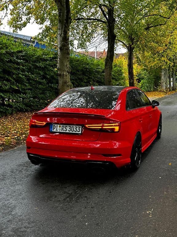 Gebraucht Audi RS3 Ambiente 400 PS (294 kW) 2017 Rot Limousine