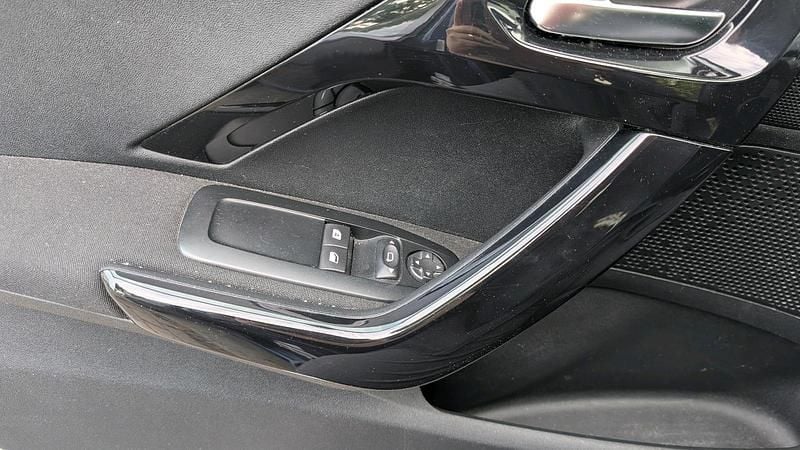 Gebraucht Peugeot 208 Active Top 92 PS (67 kW) 2014 Andere farben Kleinwagen