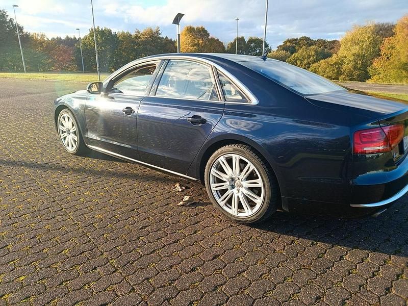 Gebraucht Audi A8L 351 PS (258 kW) 2011 Blau Limousine