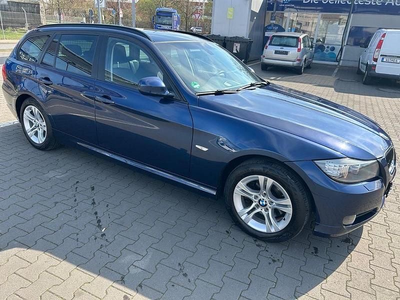 Gebraucht BMW 318 143 PS (105 kW) 2011 Blau Kombi
