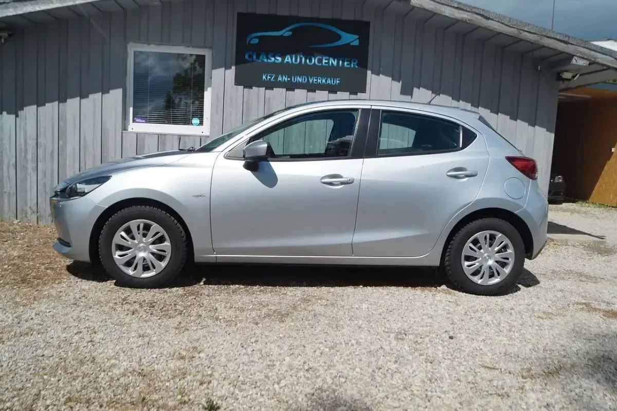 Gebraucht Mazda 2 Center-Line 75 PS (55 kW) 2020 Silber Limousine