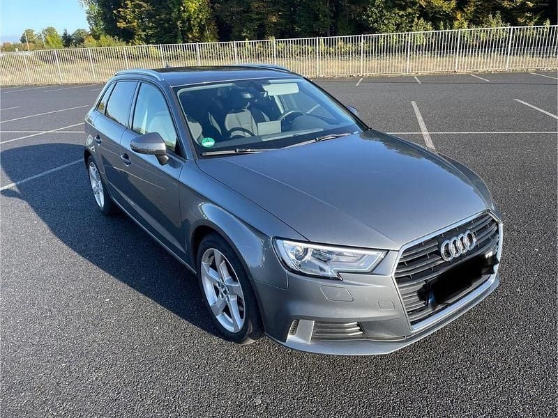Grau Gebraucht 2018 Audi A3 Sportback Design Limousine | 14.750 € (Fairer Preis) - Bild 1/4