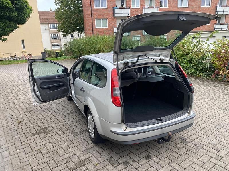 Brugt Ford Focus 125 HK (91 kW) 2006 Sølv Stationcar