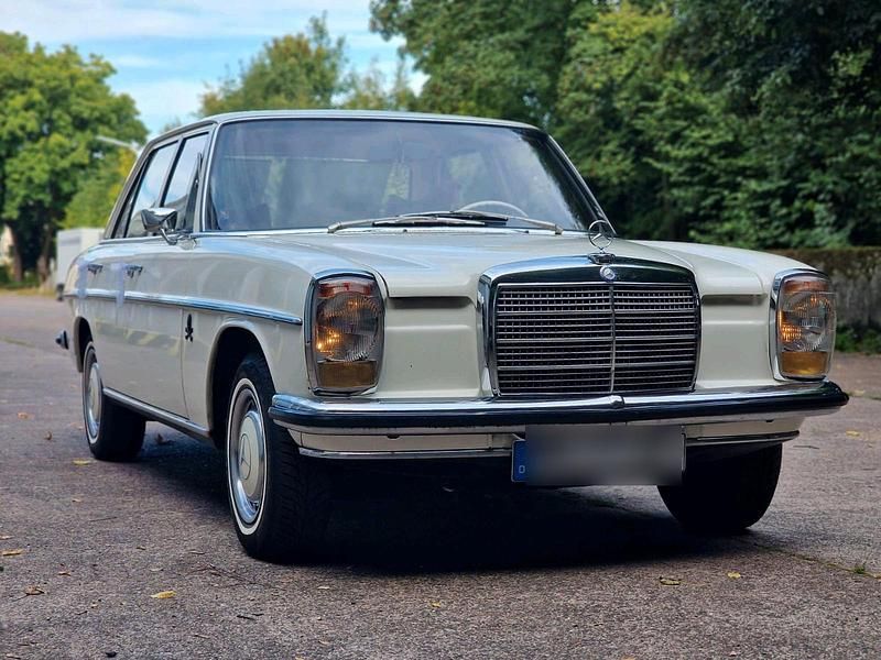 Weiß Gebraucht 1972 Mercedes 200/8 Limousine | 10.000 € - Bild 1/4