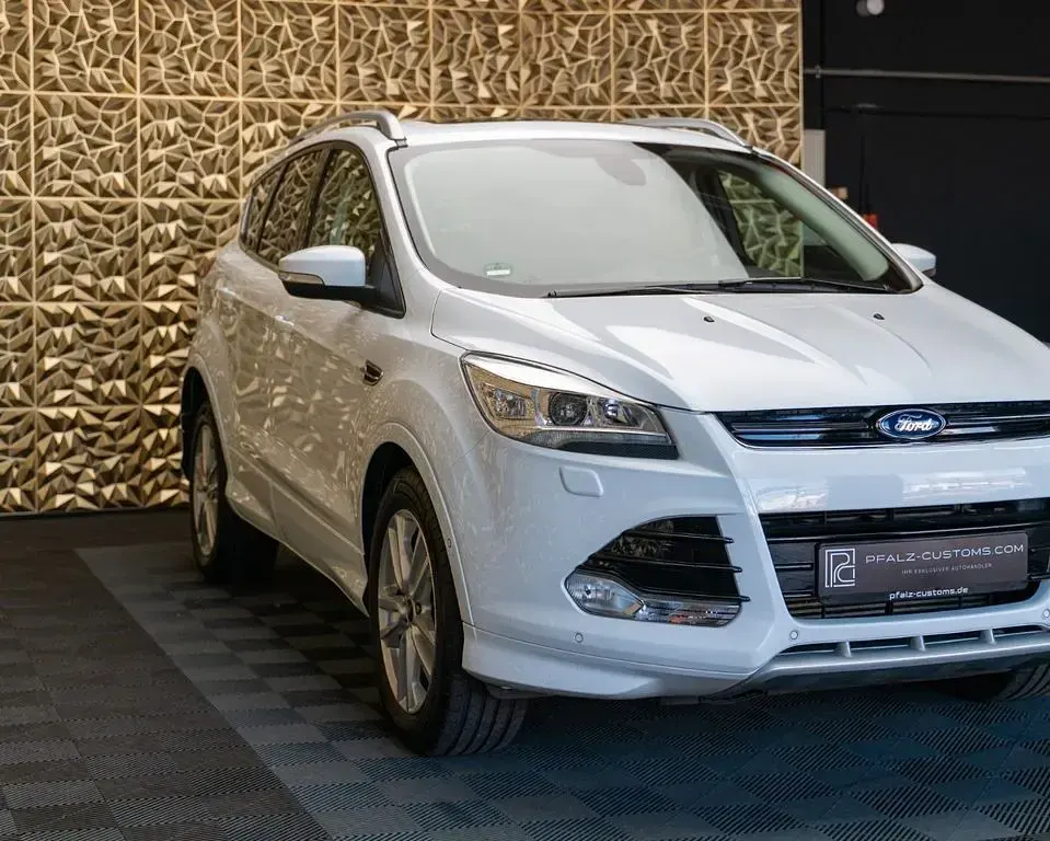Gebraucht Ford Kuga Individual 163 PS (119 kW) 2014 Weiß SUV