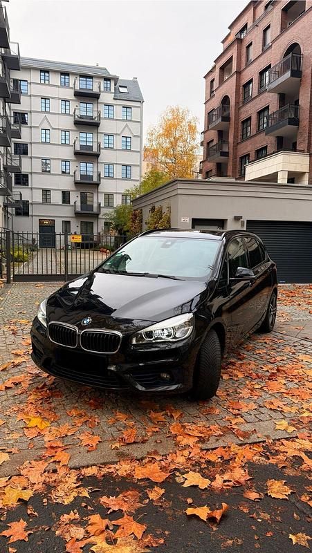 Schwarz Gebraucht 2015 BMW 220 Sport Line Limousine | 14.450 € (Etwas zu teuer) - Bild 1/4