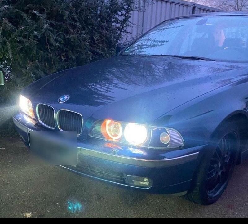 Blau Gebraucht 2000 BMW 523 Limousine | 2.200 € (Guter Preis) - Bild 1/4