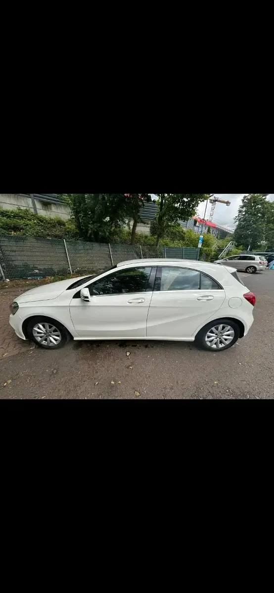 Gebraucht Mercedes A180 122 PS (89 kW) 2016 Weiß Kleinwagen