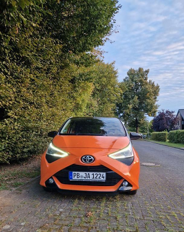 Orange Gebraucht 2019 Toyota Aygo X-clusiv Kleinwagen | 12.550 € (Teuer) - Bild 1/4