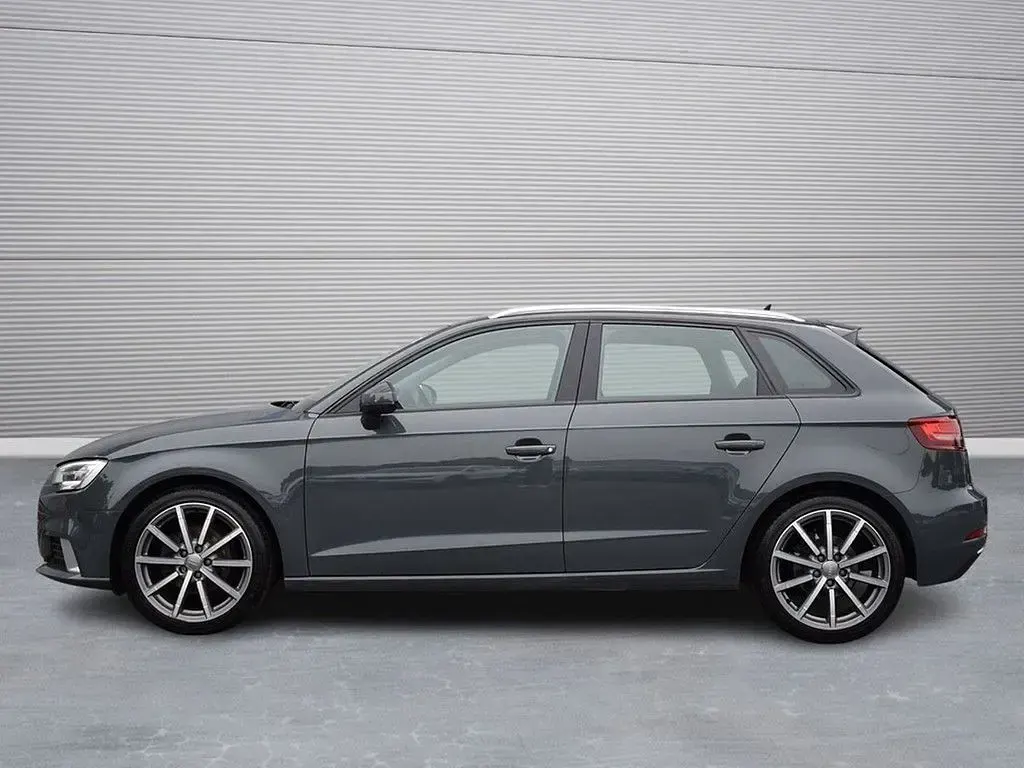 Gebraucht Audi A3 Sport 116 PS (85 kW) 2019 Grau Limousine