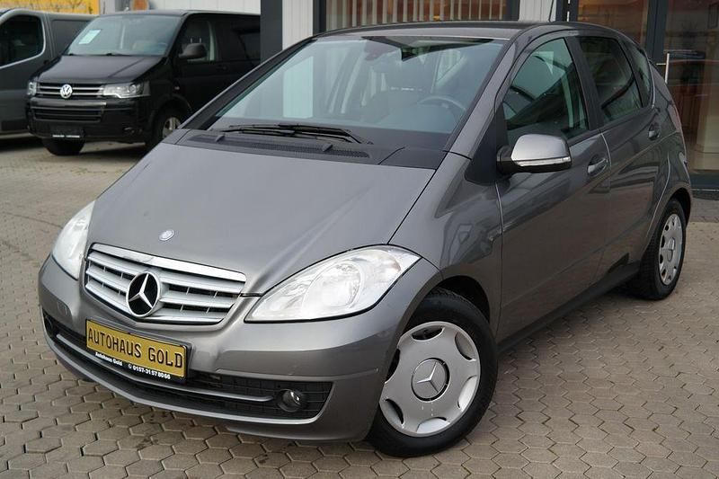 Grau Gebraucht 2010 Mercedes A180 Limousine | 4.700 € (Guter Preis) - Bild 1/4