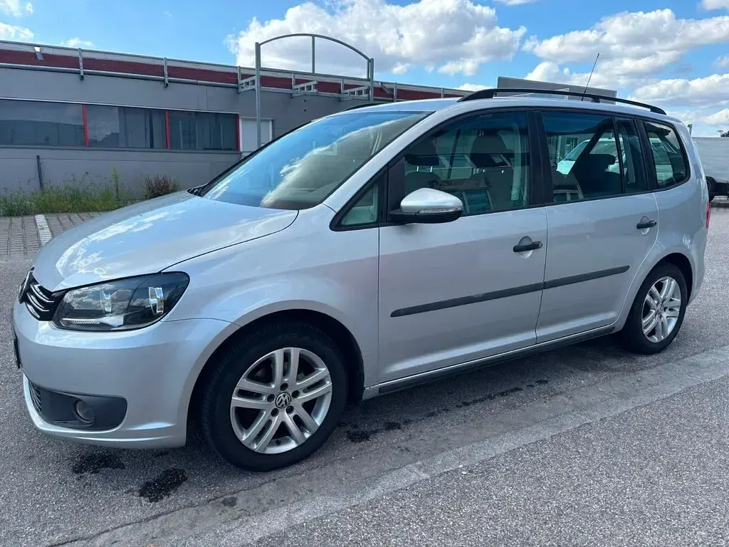 Gebraucht VW Touran Trendline 105 PS (77 kW) 2012 Silber Van / Kleinbus