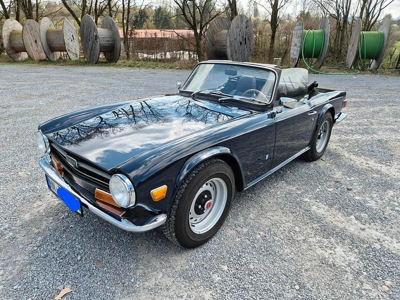 Blau Gebraucht 1970 Triumph TR6 Cabrio | 20.300 € - Bild 1/2