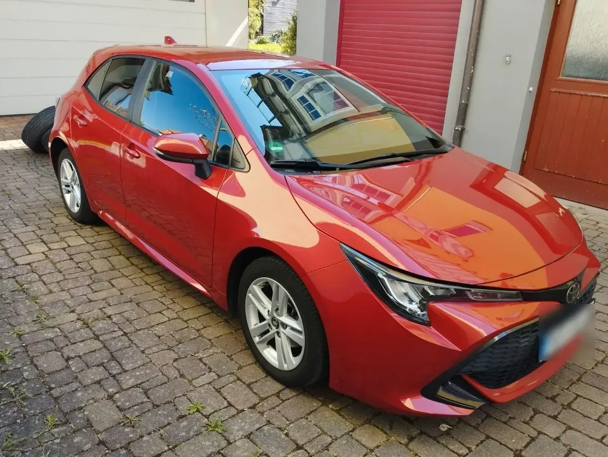 Używany Toyota Corolla 116 KM (85 kW) 2019 Czerwony Hatchback