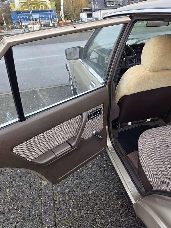 Gold Gebraucht 1982 Ford Granada Limousine | 8.900 € - Bild 1/4