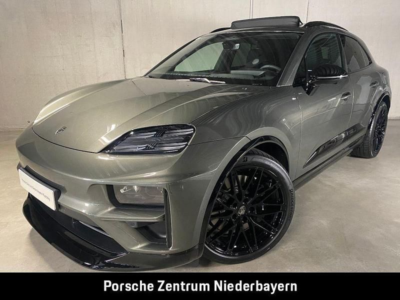 Aventuringrünmetallic Neu 2025 Porsche Macan Turbo SUV | 145.720 € (Teuer) - Bild 1/4