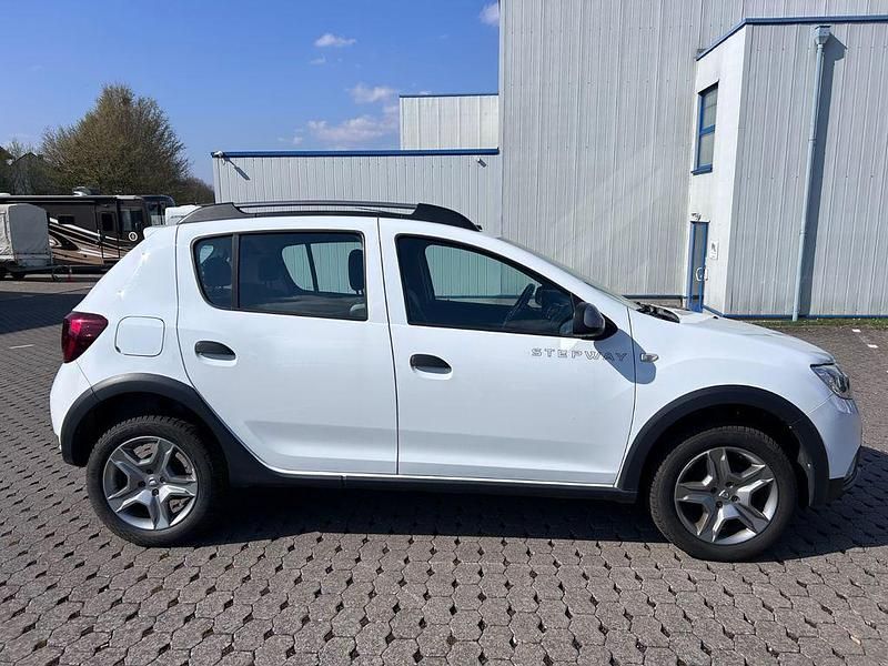 Gebraucht Dacia Sandero Essentiel 90 PS (66 kW) 2018 Weiß SUV